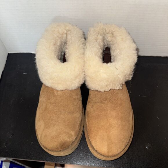 Women’s Ugg Classic Mini Fluff Quilted Boot Size 6 Cozycore Trendy Comfort - Picture 5 of 7